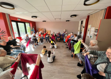 <a href="/actualites/eveil-inter-generationel-villars-42-quand-les-enfants-illuminent-les-journees-des" class="active">Éveil Inter-Générationel à Villars (42) : Quand les Enfants illuminent les journées des Résidents aux Marroniers</a><div class="smartphoto_back_link"><a href="/multimedia">Retour aux albums</a></div><div class="smartphoto_date_album">Album publié le 30/11/2023</div>