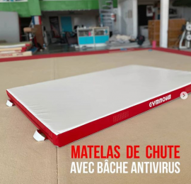 FSCF GYMNOVA matelas de chute avec bâche antivirus