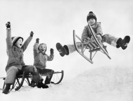 FSCF Photo du mois enfants et luges dans la neige